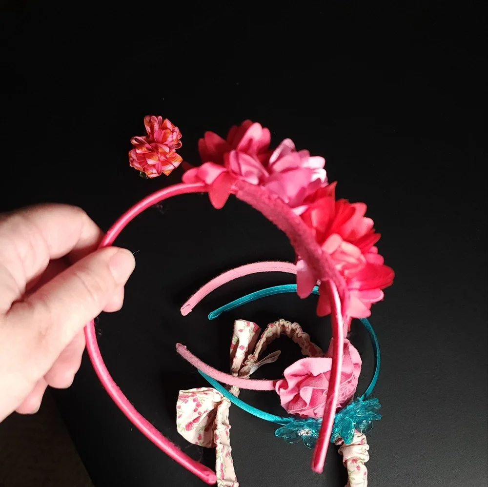 4 Head Bands And 1 Clip Floral and Solid Headband Set